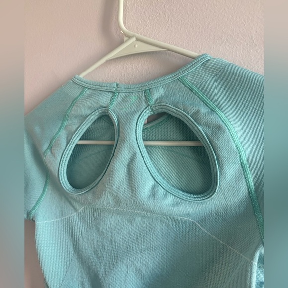 GYMSHARK Cropped Keyhole Back Short Sleeve Shirt M - Picture 6 of 7